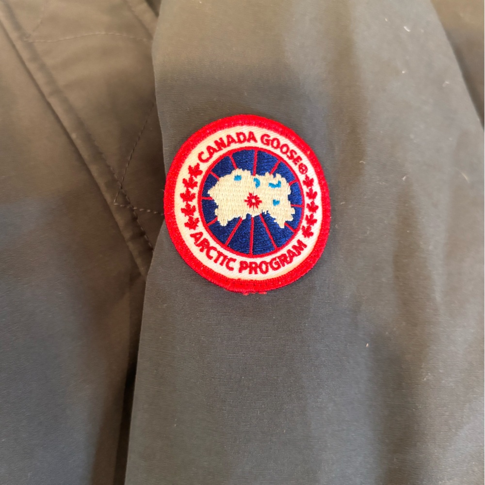 Canada Goose Youth Britannia Parka in dark gray size Large 14-16 - Picture 11 of 11